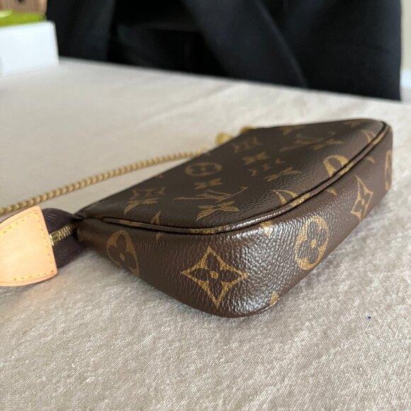 Louis Vuitton Mini Pochette Monogram - Authentic - Picture 15 of 17